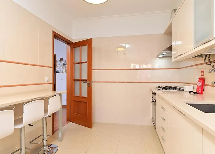 Village Center - Ocean View Apartment